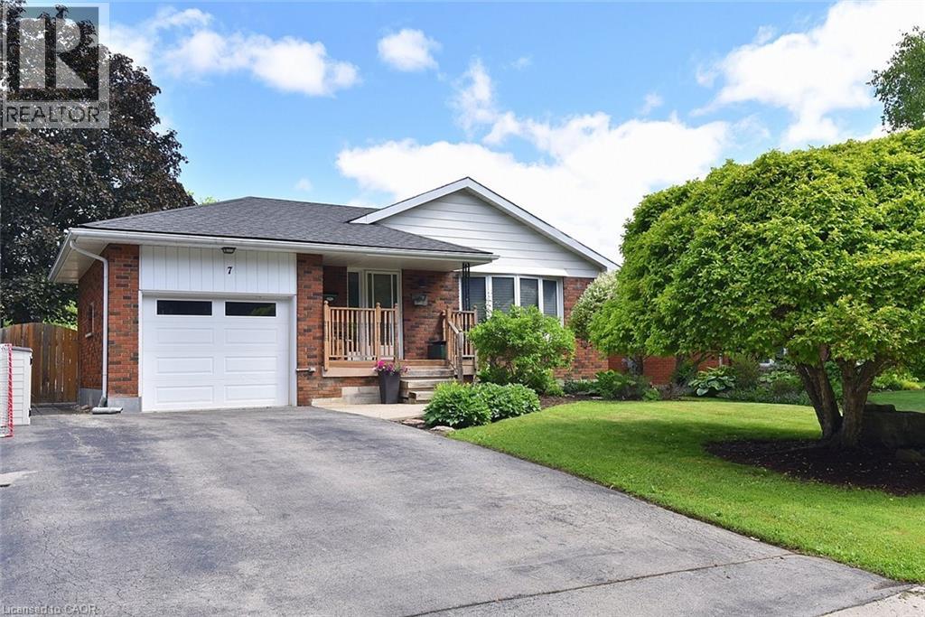 7 MONARCH Court, Dundas, Ontario