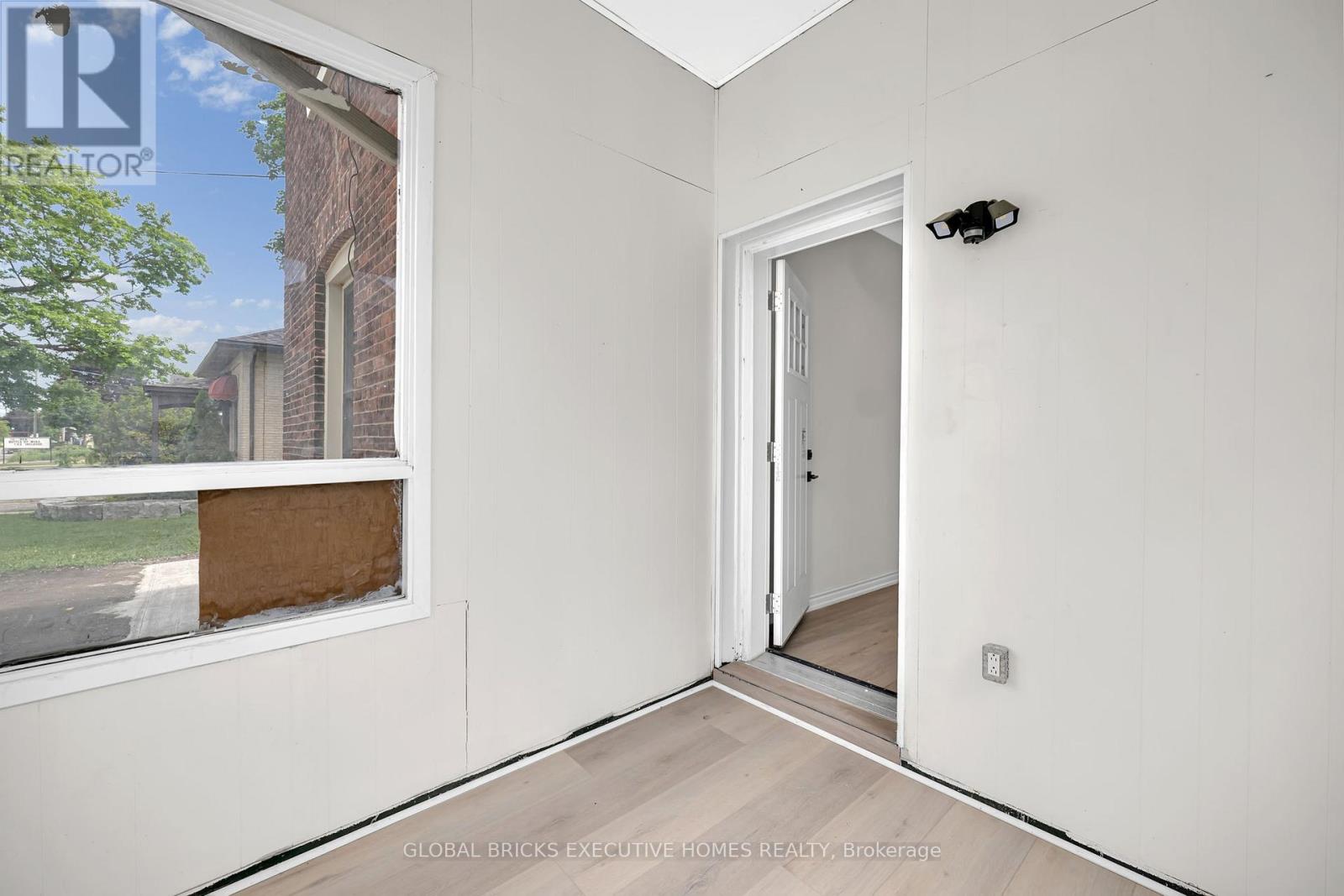 108 Lindsay Street S, Kawartha Lakes, Ontario  K9V 2M6 - Photo 2 - X13467730