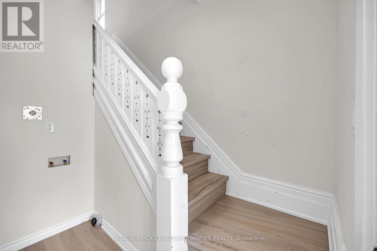 108 Lindsay Street S, Kawartha Lakes, Ontario  K9V 2M6 - Photo 3 - X13467730