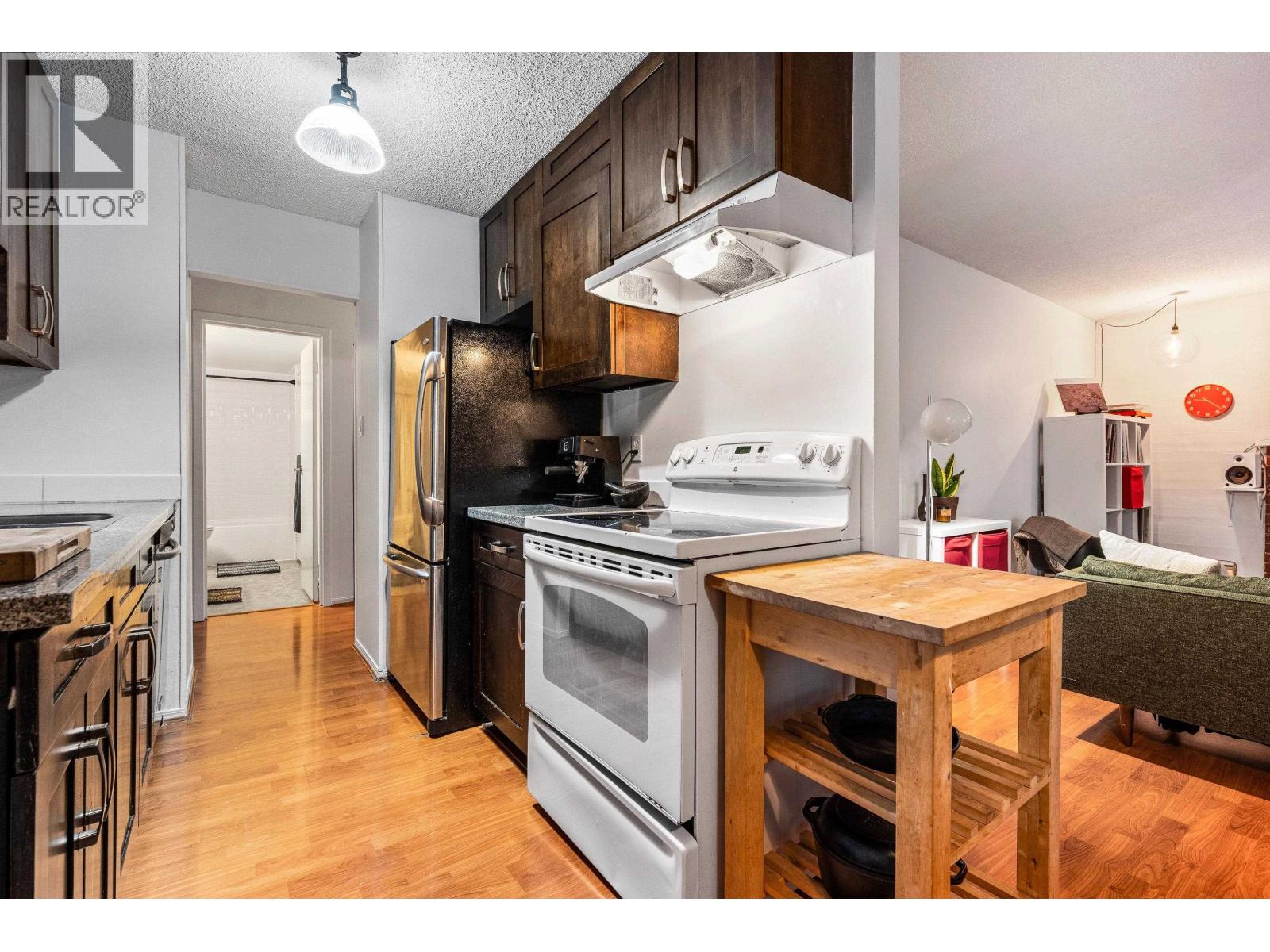 402 5340 Hastings Street, Burnaby, British Columbia  V5B 1R1 - Photo 5 - R3138013