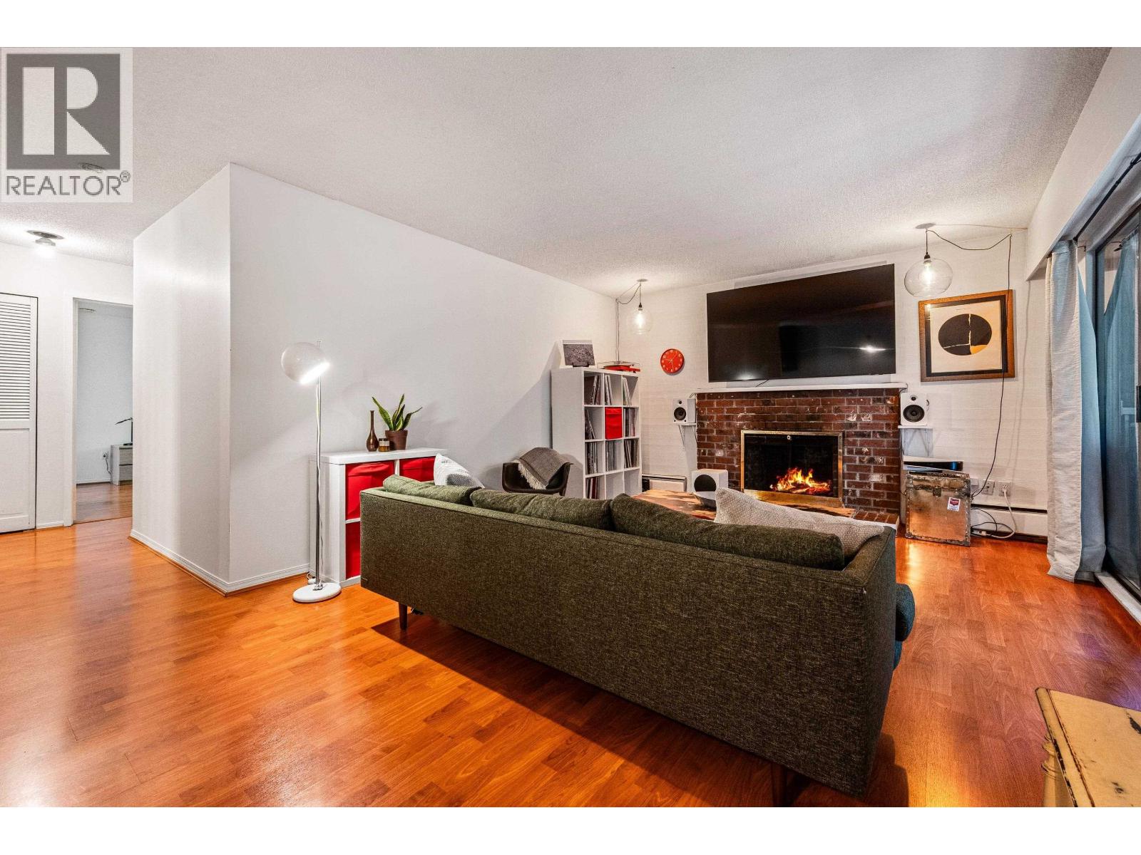 402 5340 Hastings Street, Burnaby, British Columbia  V5B 1R1 - Photo 11 - R3138013