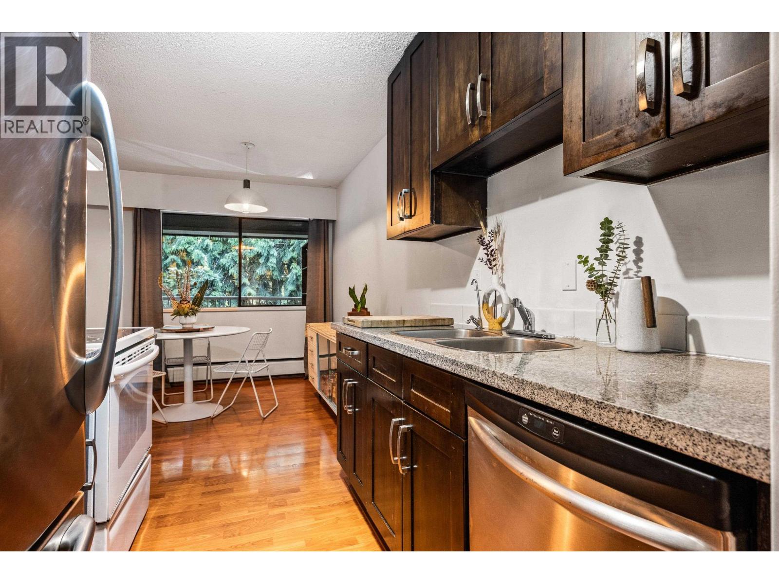 402 5340 HASTINGS STREET, Burnaby, British Columbia