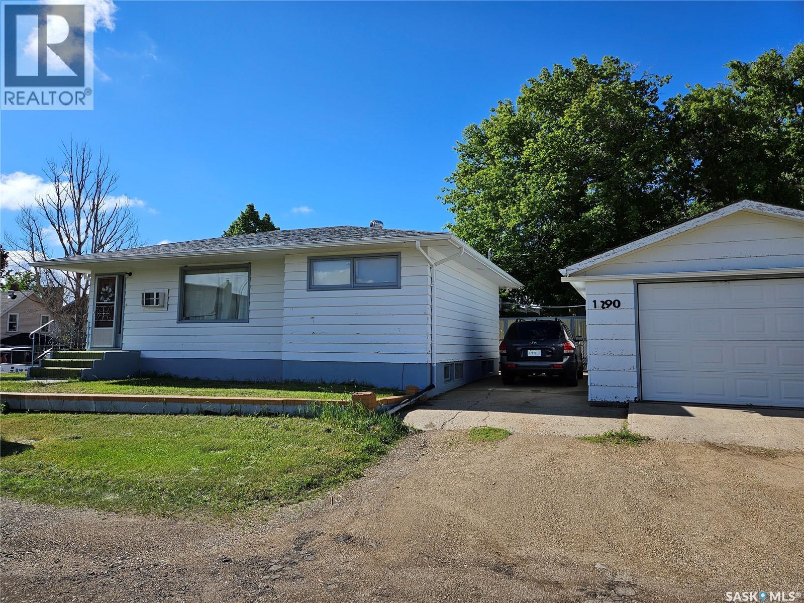 1290 Wolfe AVENUE, Moose Jaw, Saskatchewan