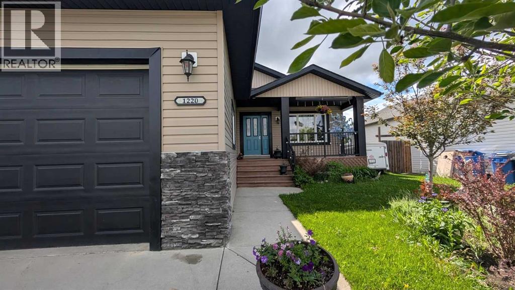 1220 21 Street, Bowden, Alberta