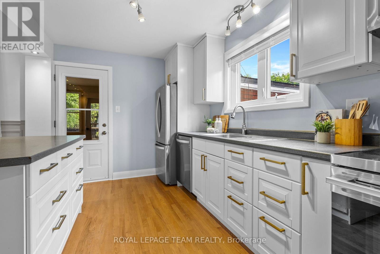 1215 Emperor Avenue, Ottawa, Ontario  K1Z 8C3 - Photo 8 - X13469204