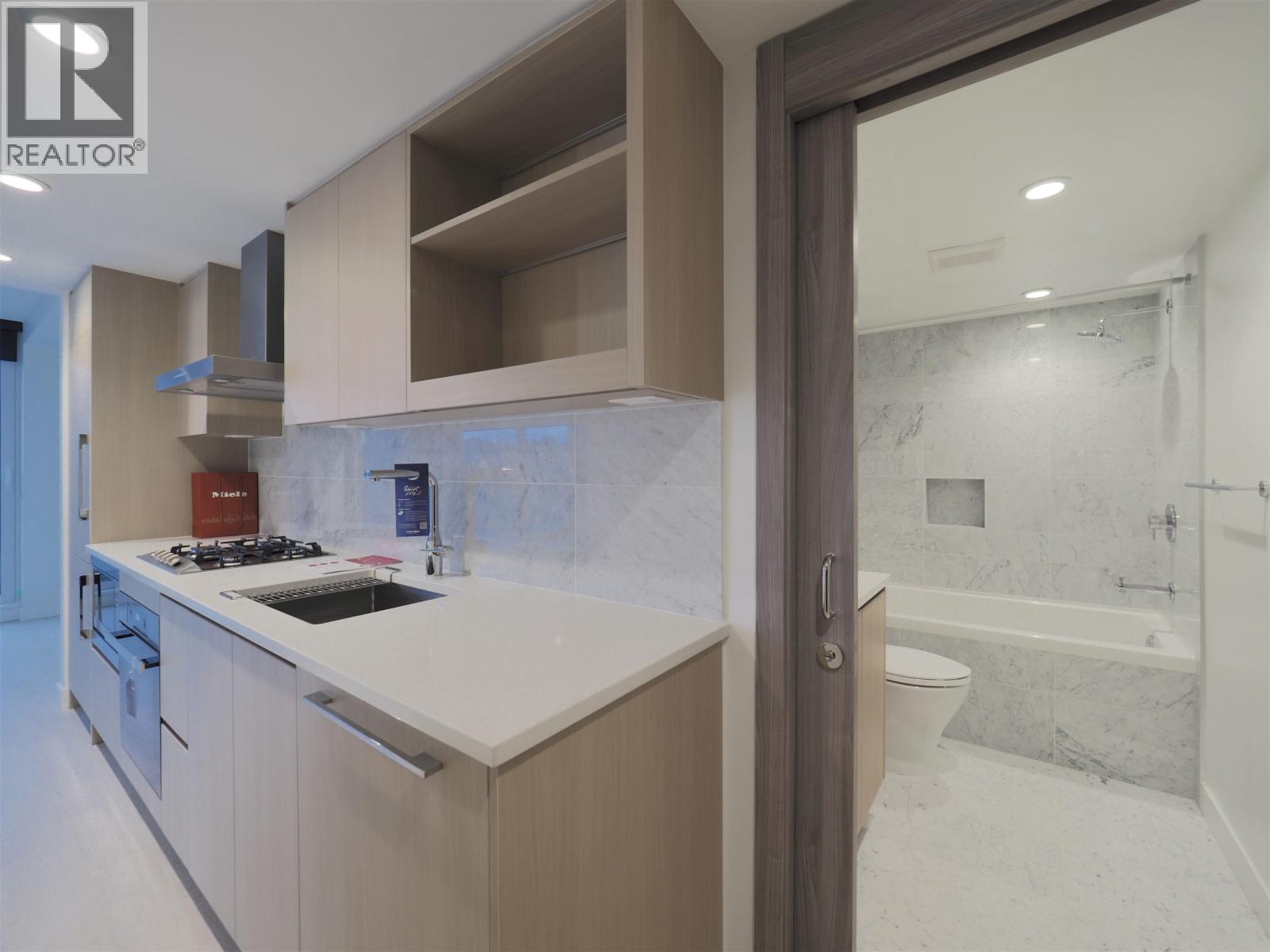 801 1768 Cook Street, Vancouver, British Columbia  V5Y 0N3 - Photo 2 - R3138028