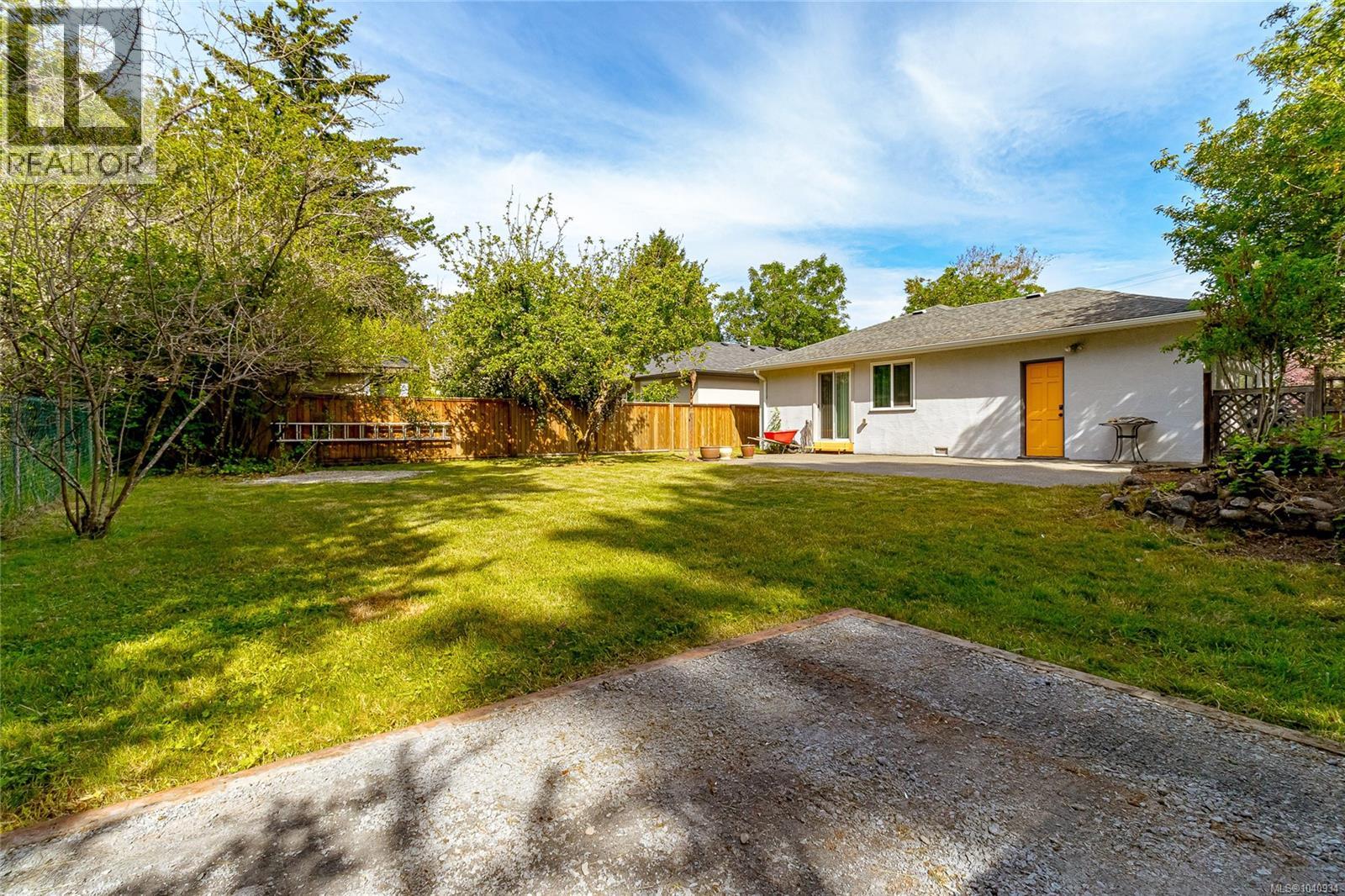 1213 Finlayson St, Victoria, British Columbia  V8T 2T8 - Photo 15 - 1040934
