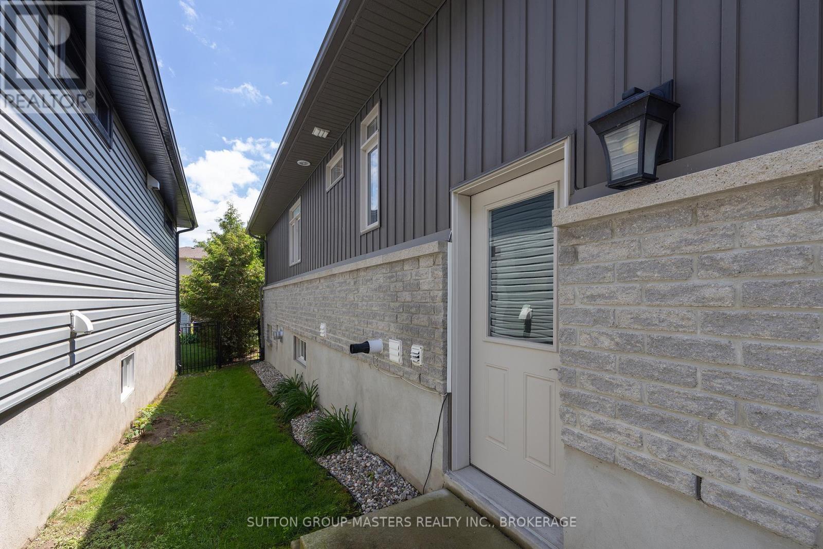 16 Admirals Court, Loyalist, Ontario K0H 1G0 - Photo 7 - X13470074