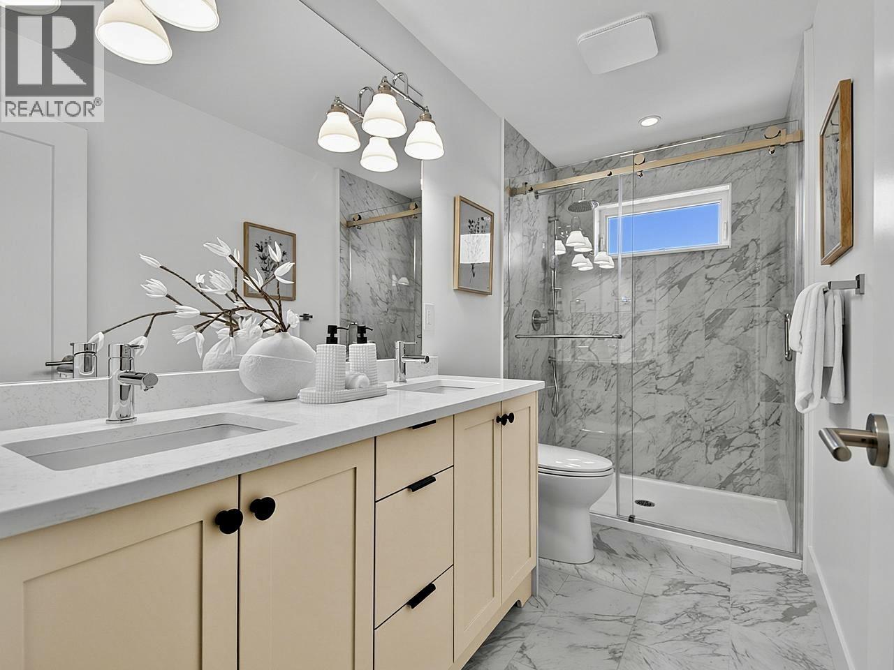 2 8029 Macpherson Avenue, Burnaby, British Columbia  V5J 4P5 - Photo 19 - R3135890