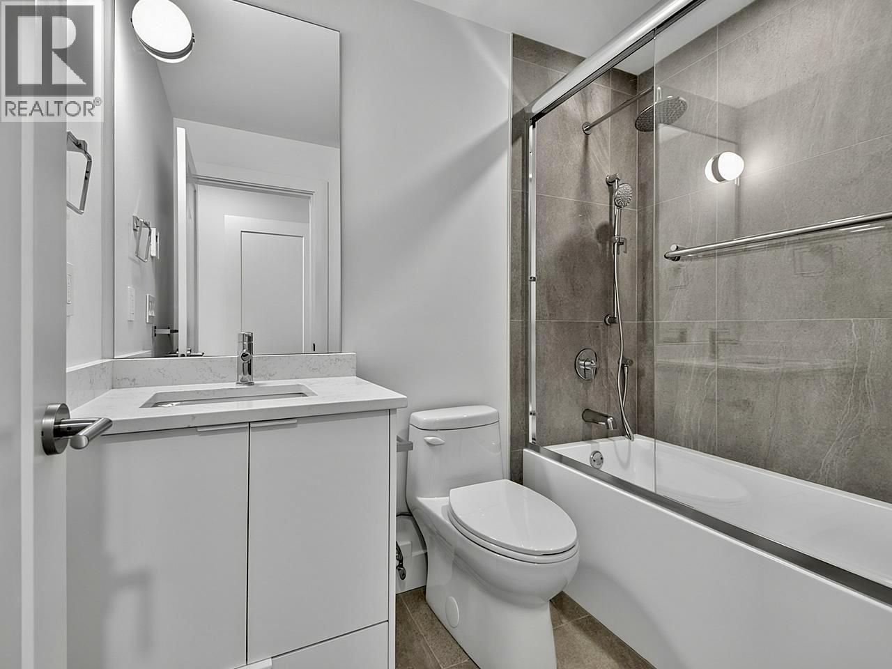 2 8029 Macpherson Avenue, Burnaby, British Columbia  V5J 4P5 - Photo 33 - R3135890