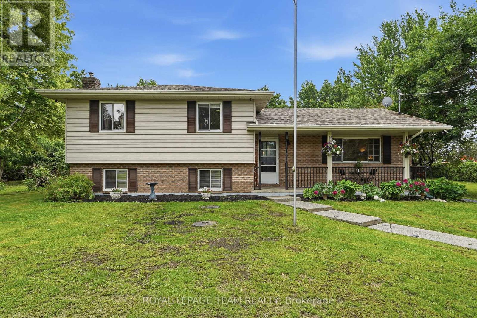 19238 Richmond Court, South Glengarry, Ontario K0C 2E0 - Photo 2 - X13470068