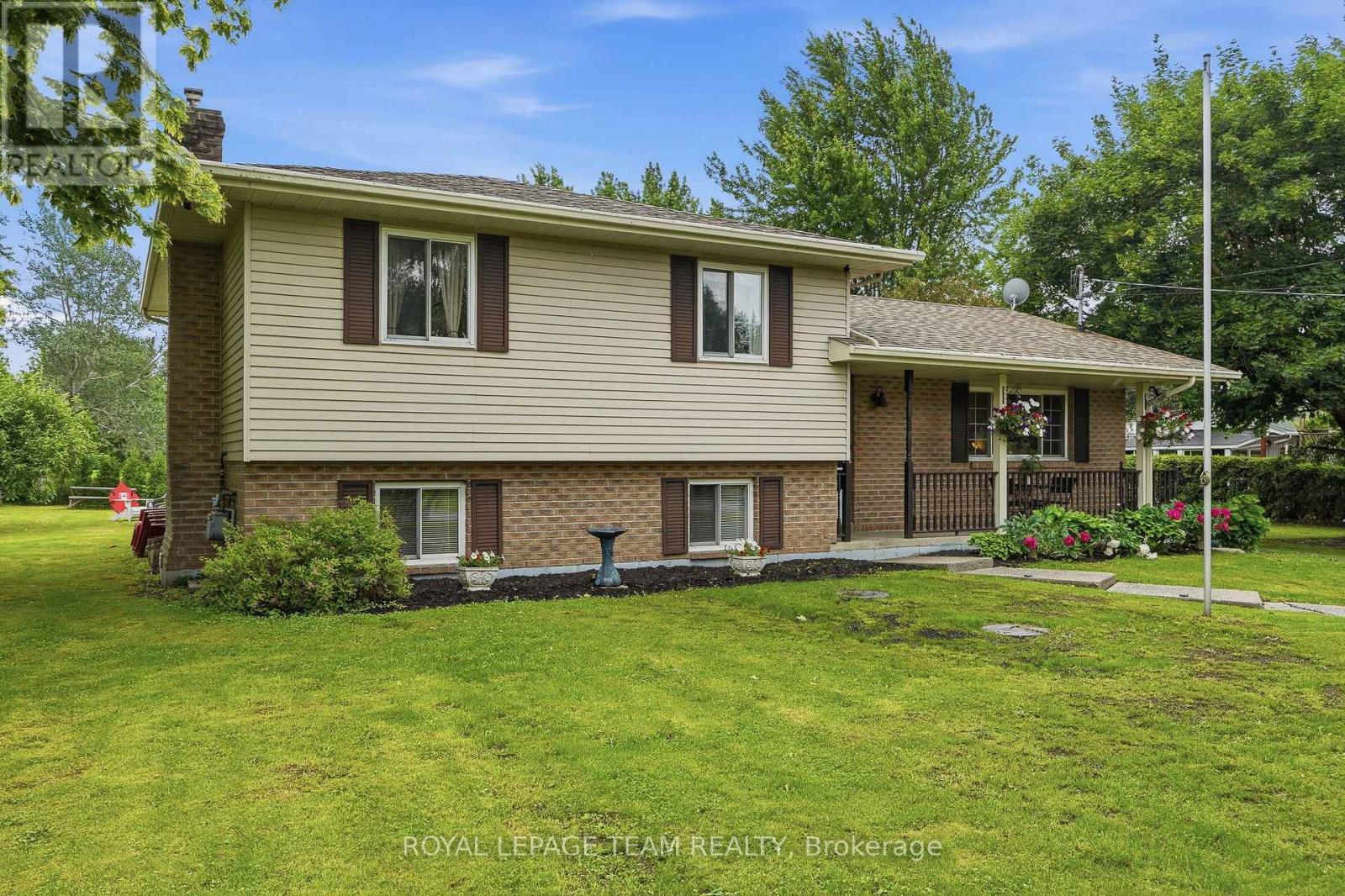 19238 Richmond Court, South Glengarry, Ontario K0C 2E0 - Photo 3 - X13470068