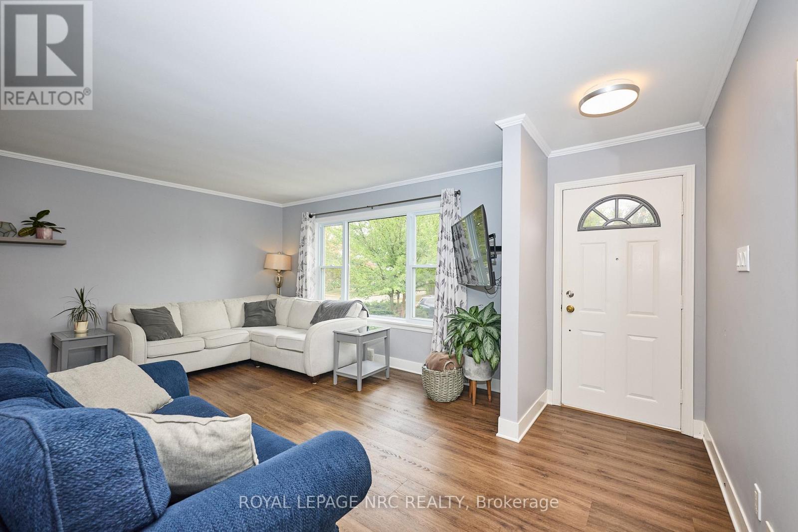 5916 Carman Street, Niagara Falls (Church's Lane), Ontario  L2J 1S1 - Photo 3 - X13470096