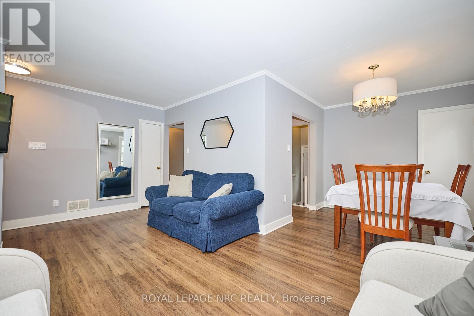 5916 Carman Street, Niagara Falls (Church's Lane), Ontario  L2J 1S1 - Photo 4 - X13470096