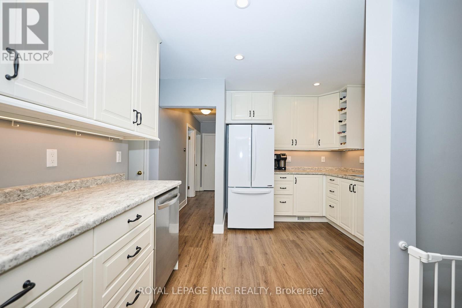 5916 Carman Street, Niagara Falls (Church's Lane), Ontario  L2J 1S1 - Photo 7 - X13470096
