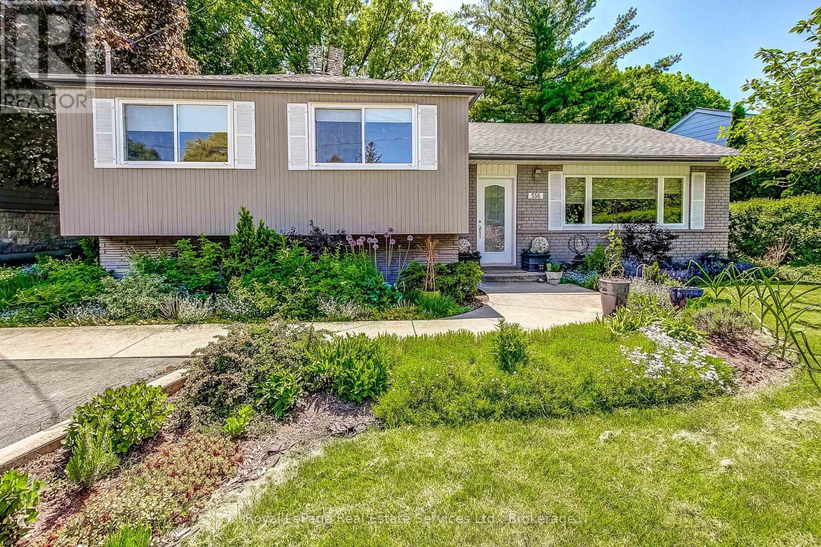 556 Trafford Crescent, Oakville, Ontario  L6L 3T3 - Photo 3 - W13470084