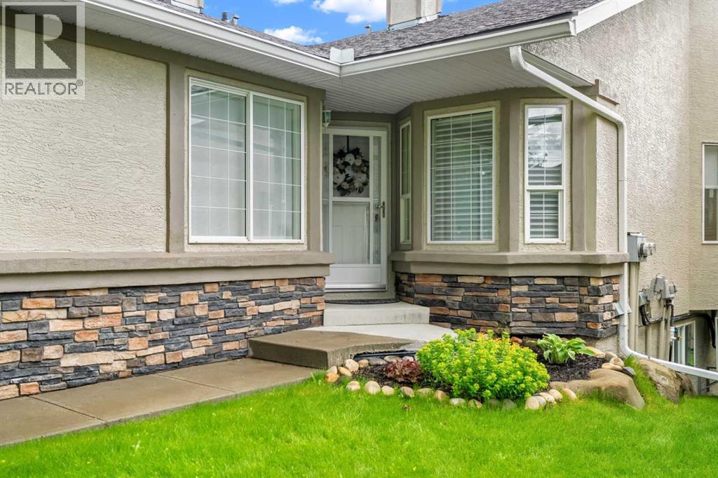 22 Mt Mckenzie Villas SE, Calgary, Alberta  T2Z 2P9 - Photo 3 - A2321918