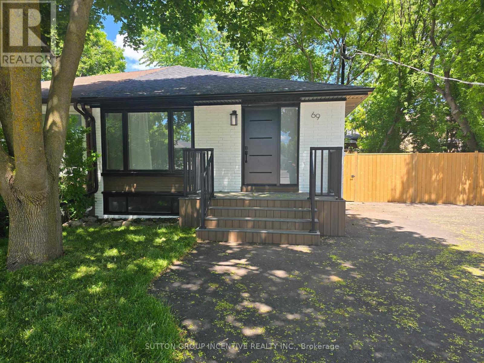69 MARLIN COURT, Newmarket, Ontario