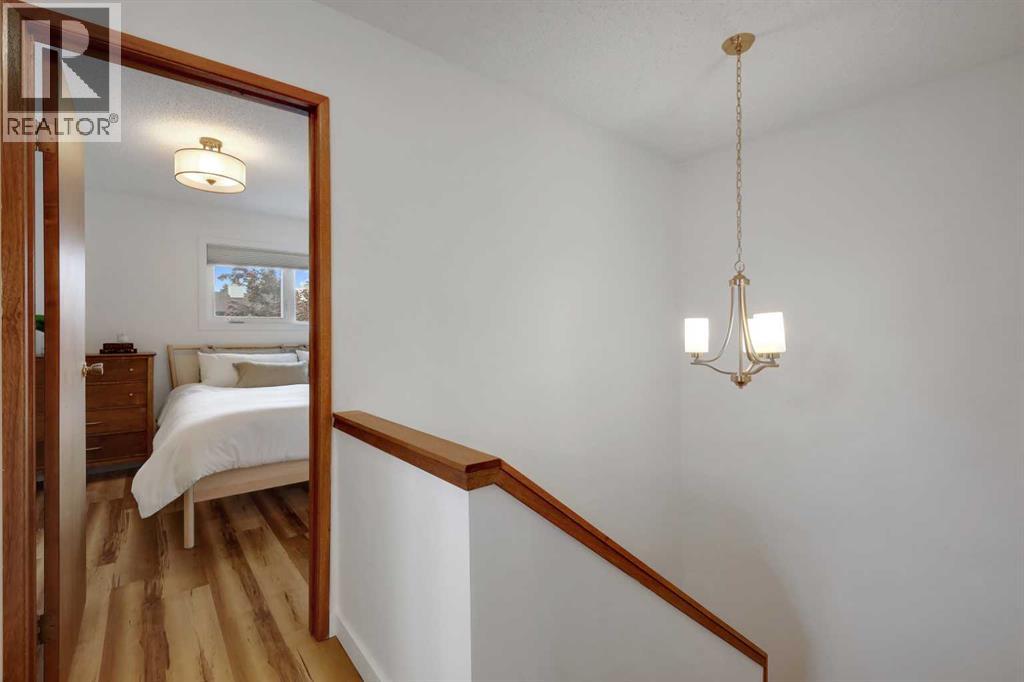 81 Strathcona Crescent SW, Calgary, Alberta  T3H 1K9 - Photo 12 - A2322292