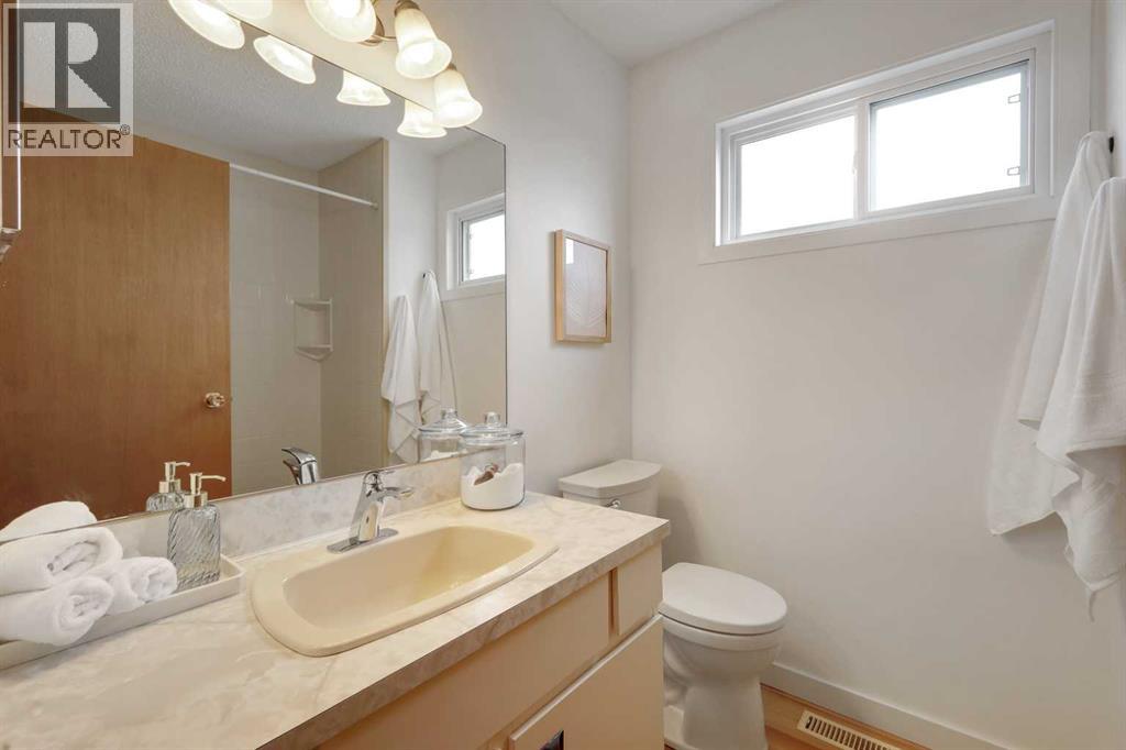 81 Strathcona Crescent SW, Calgary, Alberta  T3H 1K9 - Photo 16 - A2322292