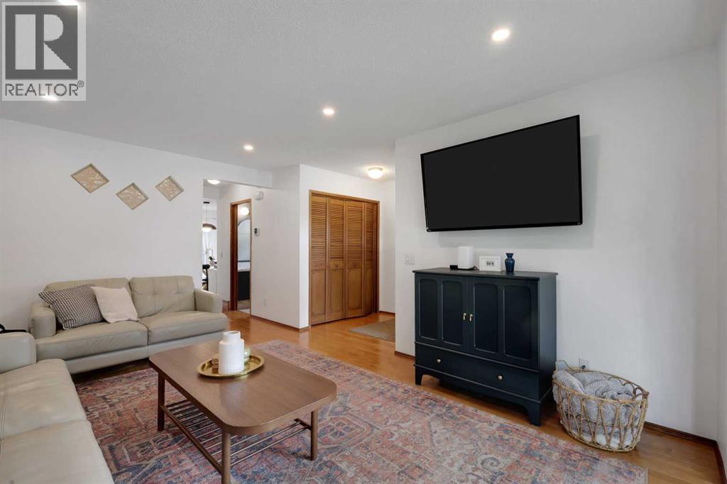 81 Strathcona Crescent SW, Calgary, Alberta  T3H 1K9 - Photo 3 - A2322292