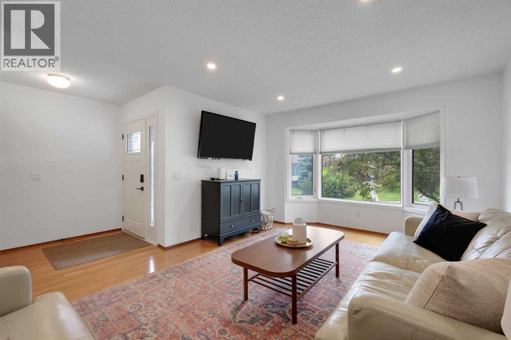 81 Strathcona Crescent SW, Calgary, Alberta  T3H 1K9 - Photo 4 - A2322292