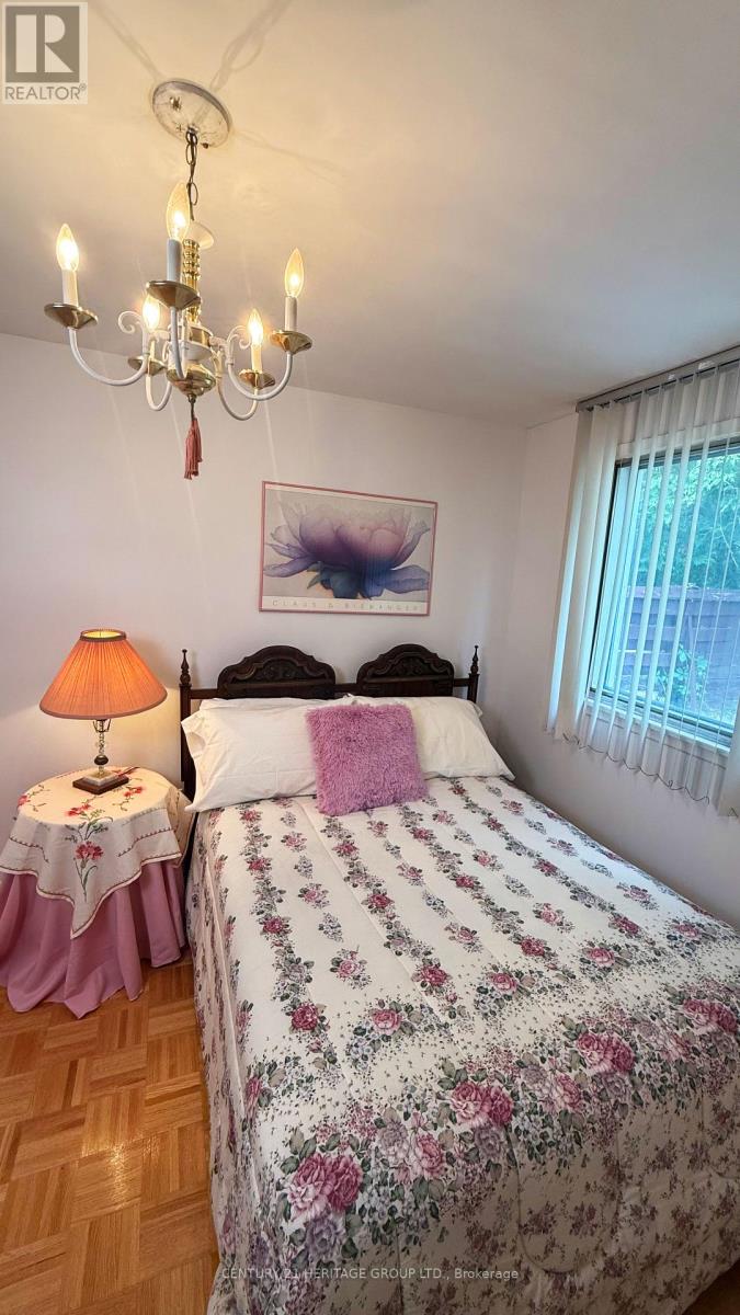 37 Gambello Crescent, Toronto, Ontario  M3J 1W2 - Photo 13 - W13469562