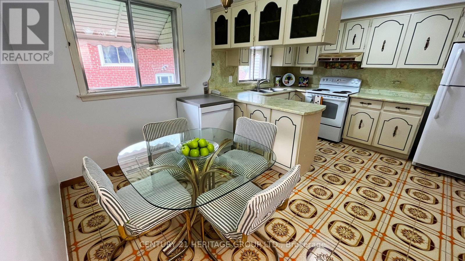 37 Gambello Crescent, Toronto, Ontario  M3J 1W2 - Photo 6 - W13469562