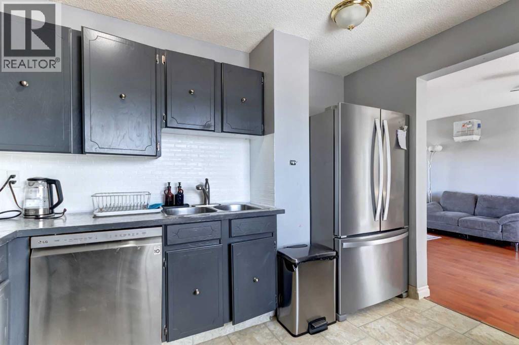 131 Dovertree Place Se, Calgary, Alberta  T2B 2K3 - Photo 12 - A2319028