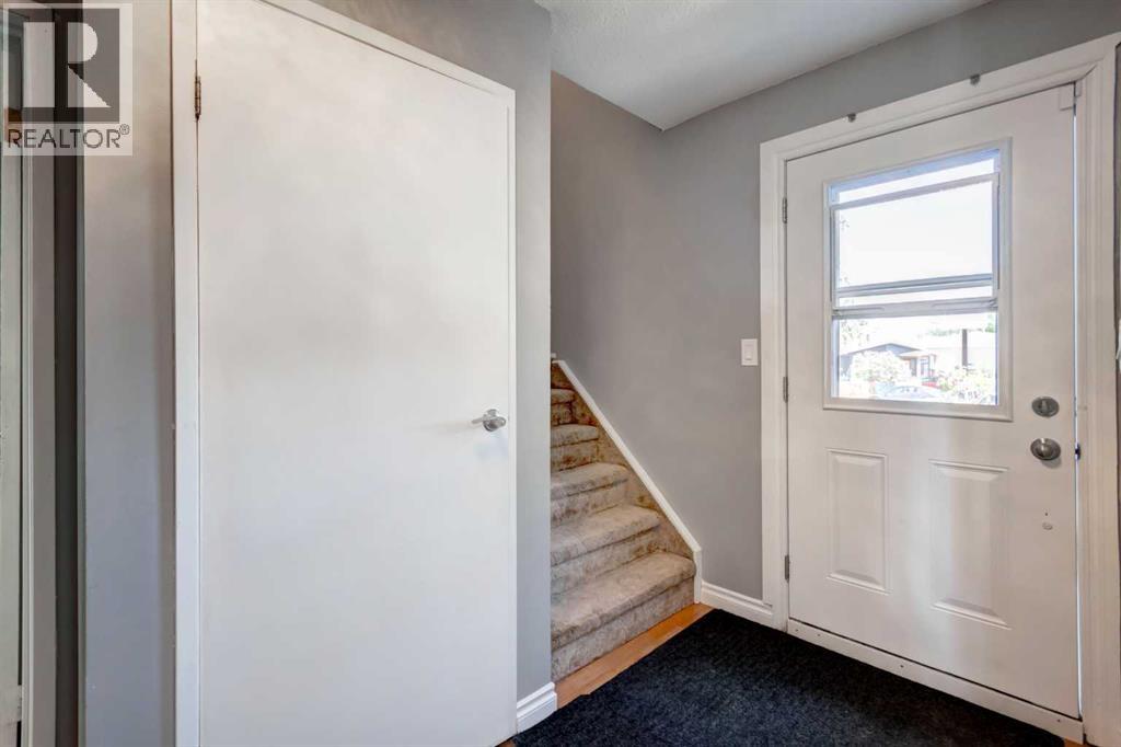 131 Dovertree Place Se, Calgary, Alberta  T2B 2K3 - Photo 2 - A2319028