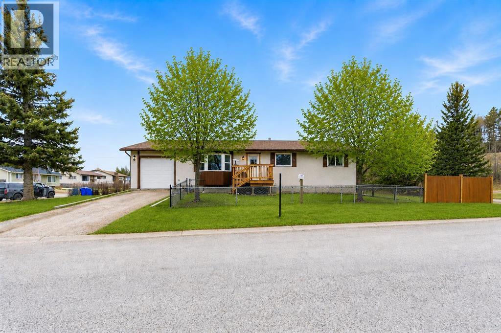 616 1 Street NE, Sundre, Alberta