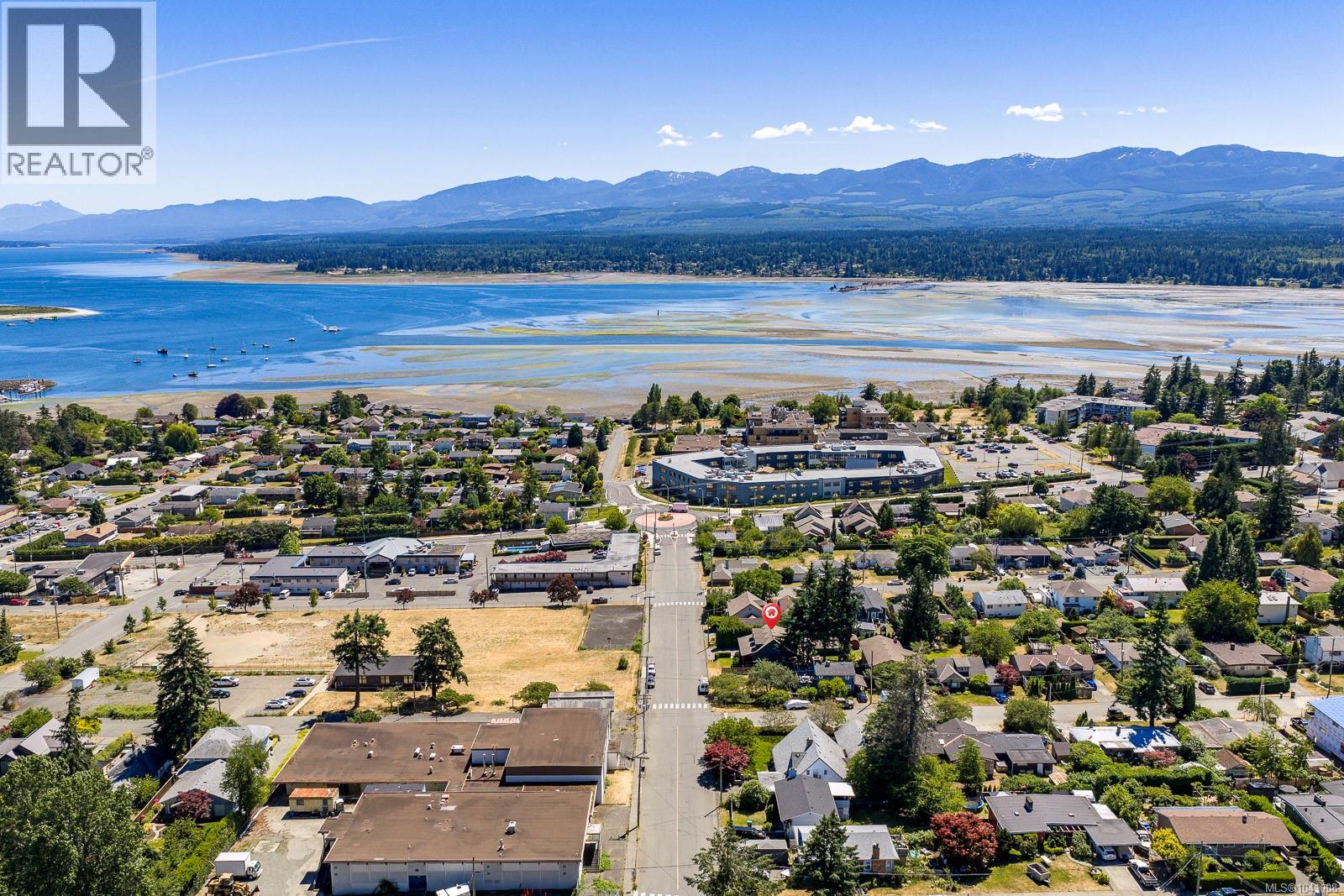 297 Rodello St, Comox, British Columbia  V9M 1E2 - Photo 3 - 1041008