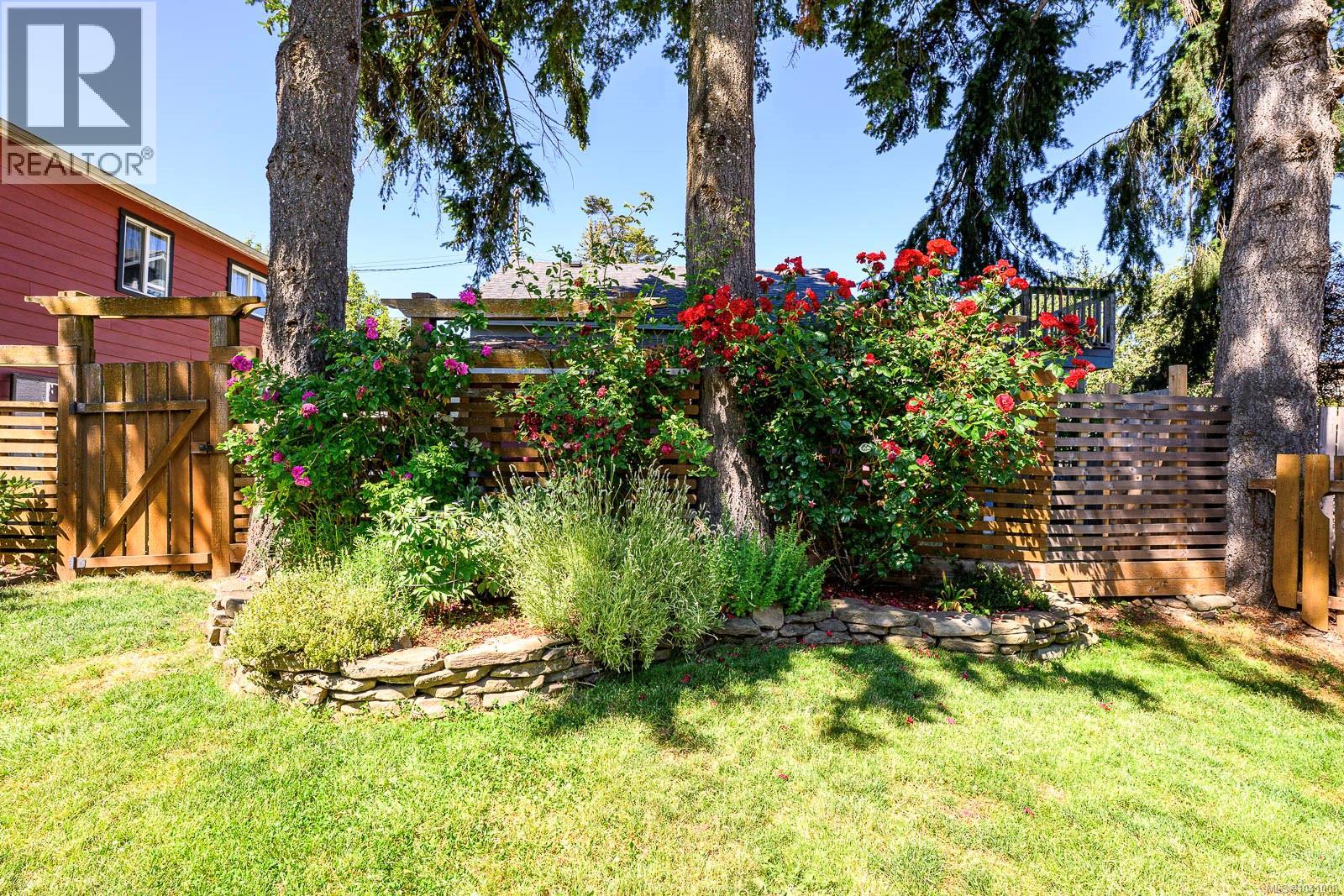 297 Rodello St, Comox, British Columbia  V9M 1E2 - Photo 14 - 1041008