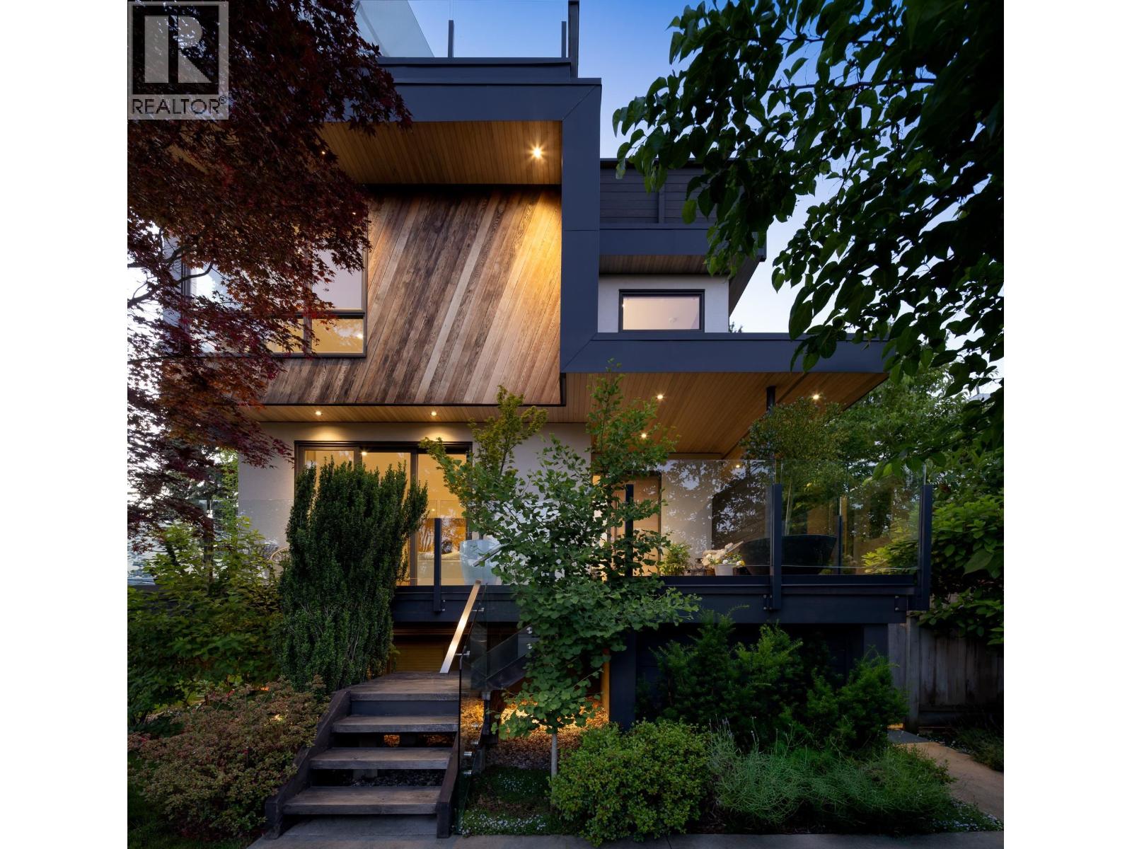 452 E 4TH STREET, north vancouver, British Columbia