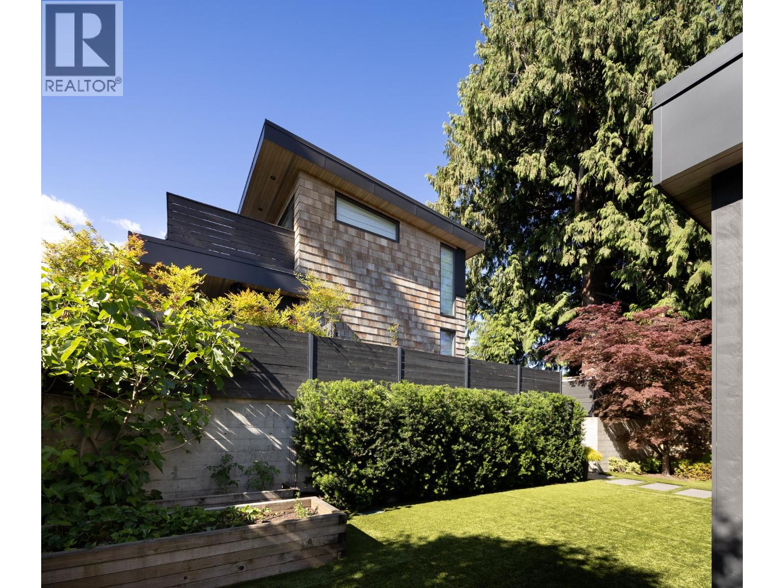 452 E 4th Street, North Vancouver, British Columbia V7L 1J5 - Photo 34 - R3138075