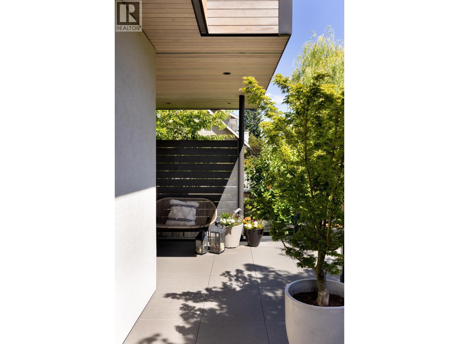 452 E 4th Street, North Vancouver, British Columbia V7L 1J5 - Photo 4 - R3138075