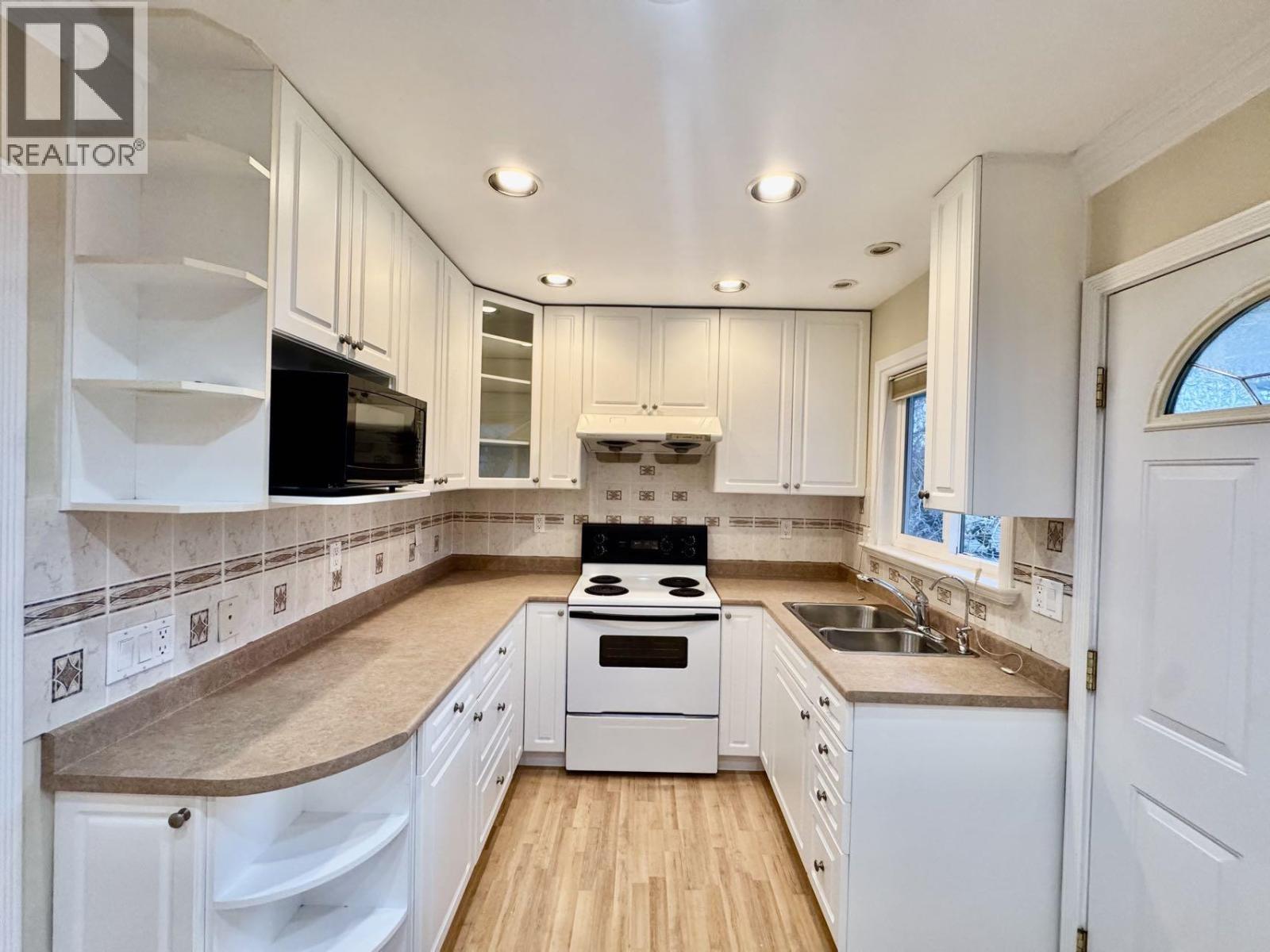 9525 Sullivan Street, Burnaby, British Columbia  V3J 1H8 - Photo 6 - R3138045