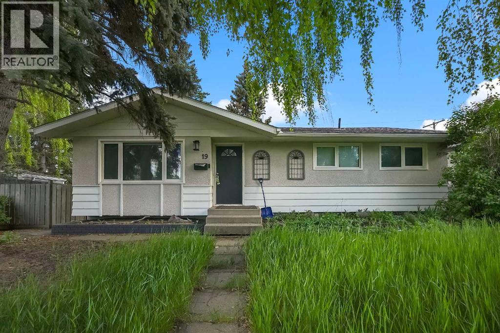 19 Haddock Road SW, Calgary, Alberta  T2V 3J9 - Photo 2 - A2317980
