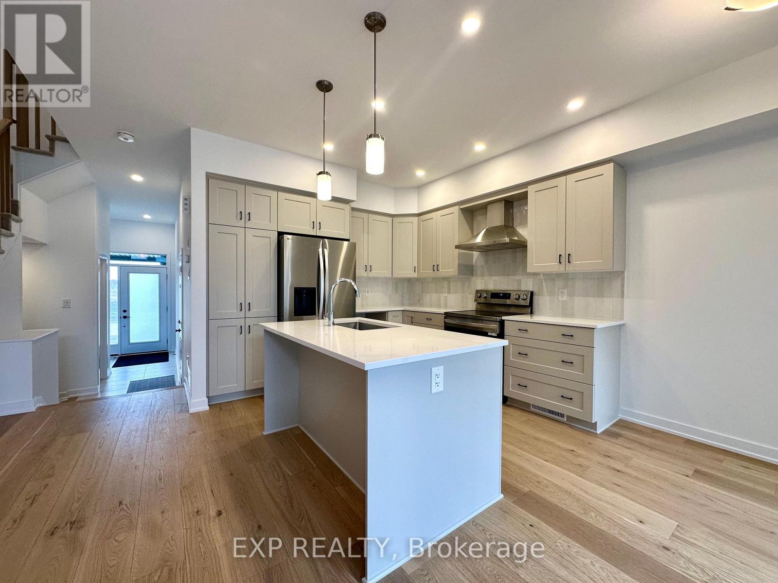 171 Bliss Crescent, Ottawa, Ontario K2V 0T5 - Photo 2 - X13470158