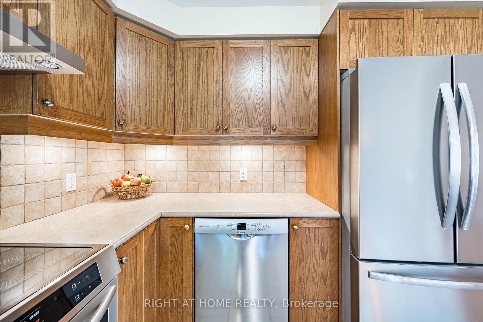 1352 Wadebridge Crescent, Oshawa, Ontario  L1K 3B2 - Photo 10 - E13469902