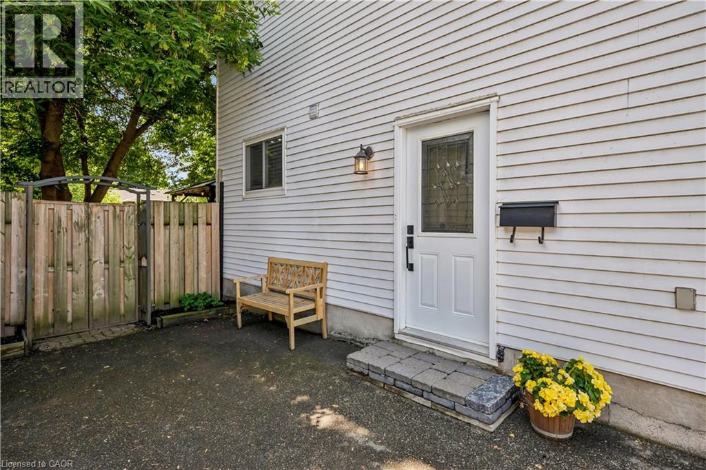 124 Sanderson Drive, Guelph, Ontario  N1H 7L9 - Photo 2 - 40840976