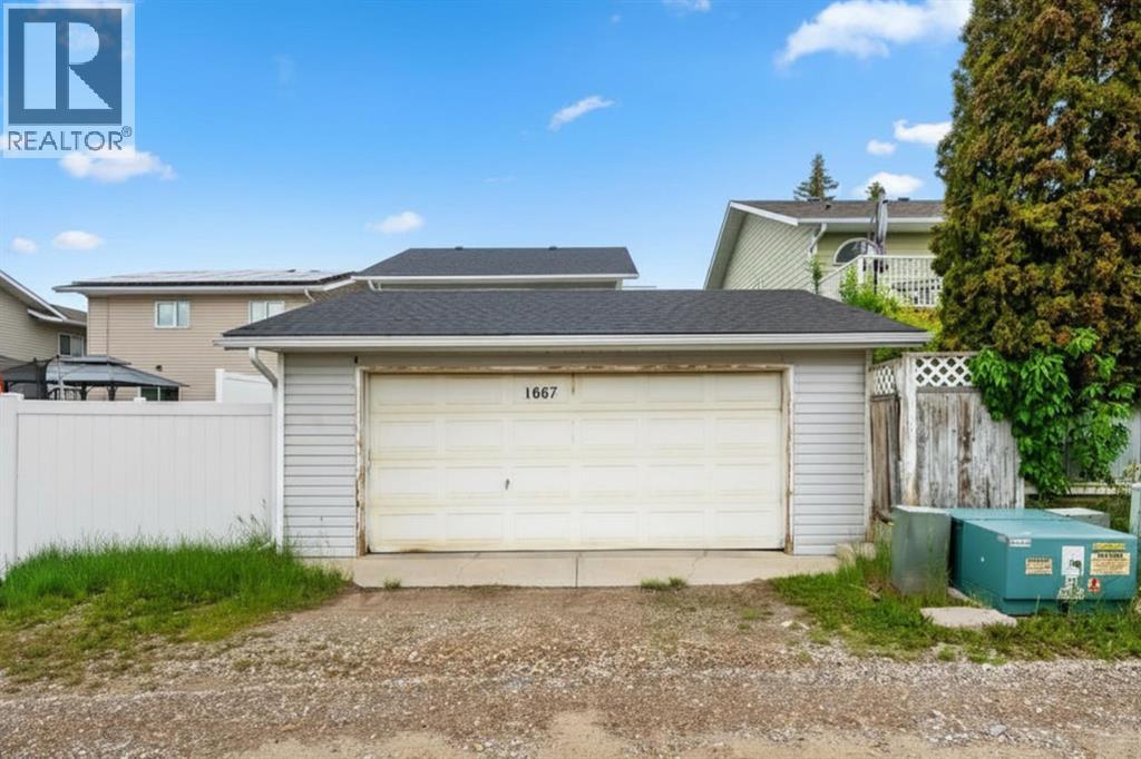 1667 Meadowbrook Drive Se, Airdrie, Alberta  T4A 2A4 - Photo 40 - A2321424
