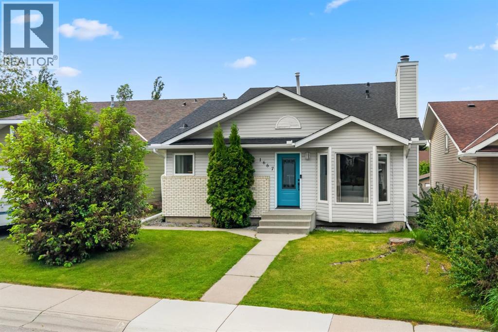1667 Meadowbrook Drive SE, Airdrie, Alberta