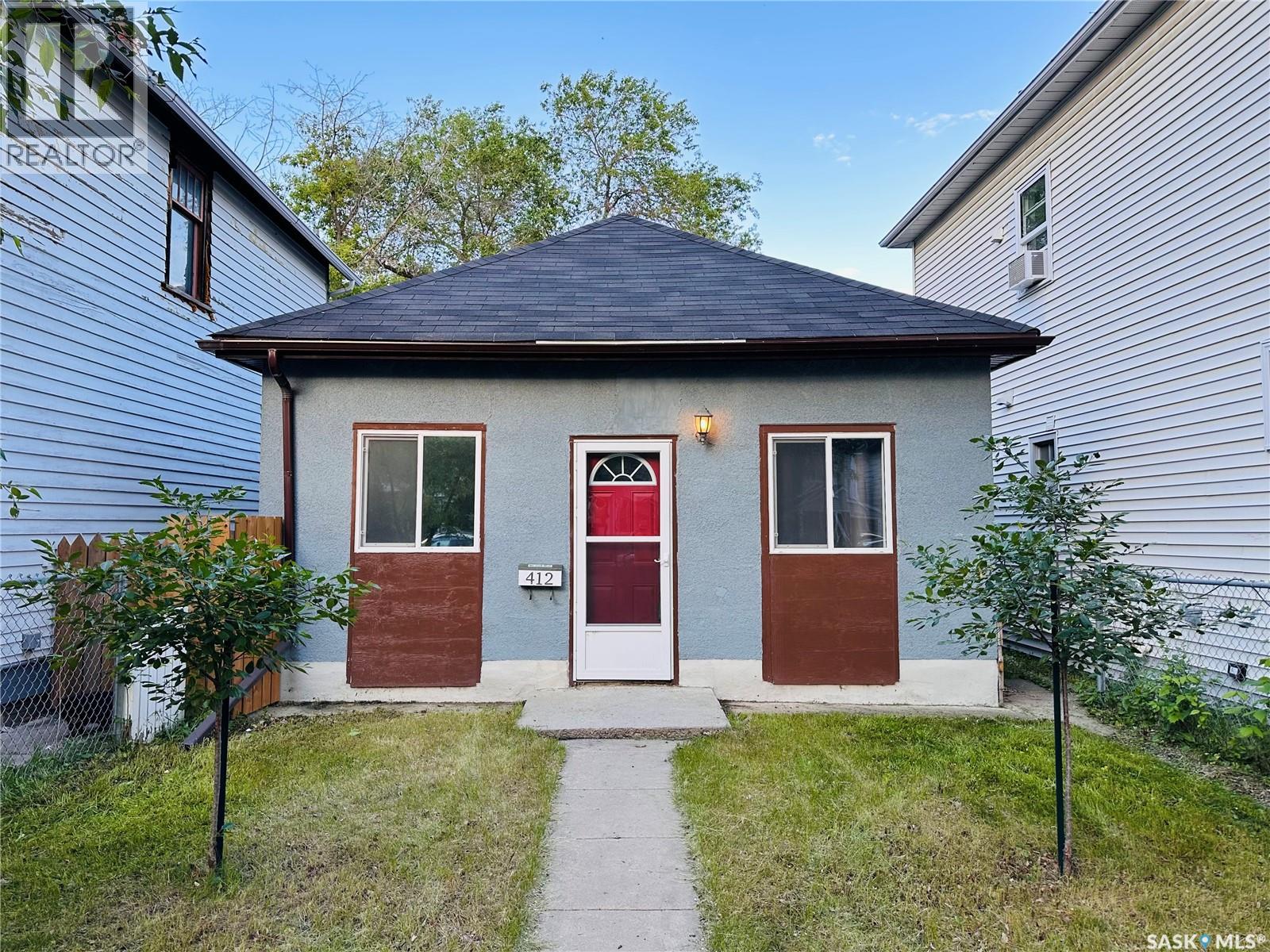 412 H Avenue S, Saskatoon, Saskatchewan  S7M 1W5 - Photo 1 - SK039927