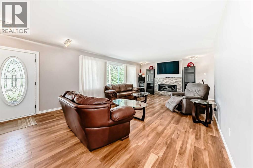 2121 Westview Crescent, Bowden, Alberta T0M 0K0 - Photo 5 - A2316276