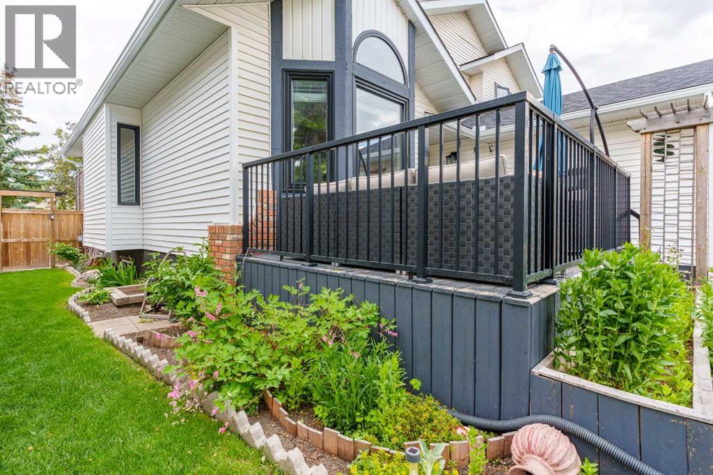 76 Edgepark Road Nw, Calgary, Alberta  T3A 4P8 - Photo 7 - A2322447