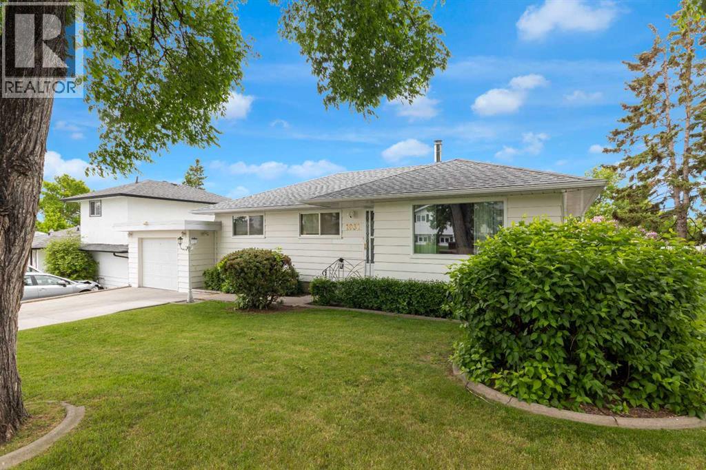 1031 Thorneycroft Drive Nw, Calgary, Alberta  T2K 3K7 - Photo 3 - A2309461