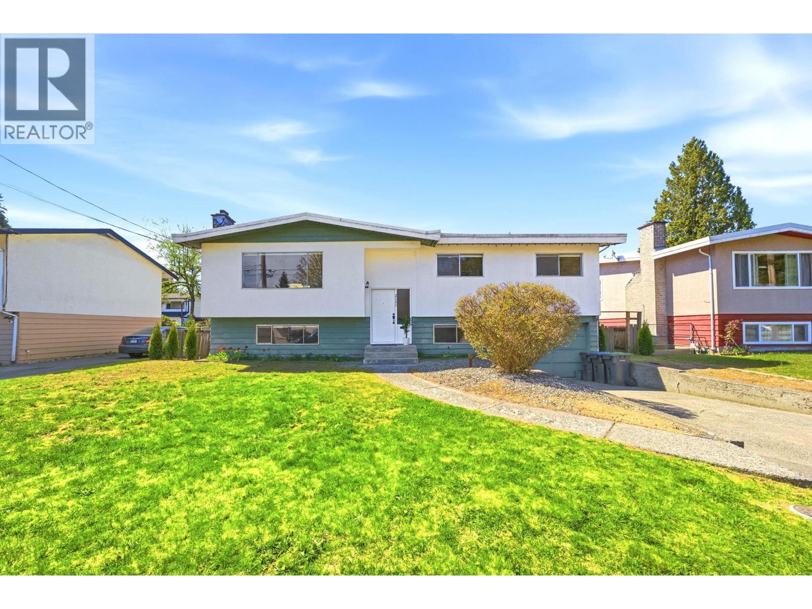 3561 YORK STREET, port coquitlam, British Columbia