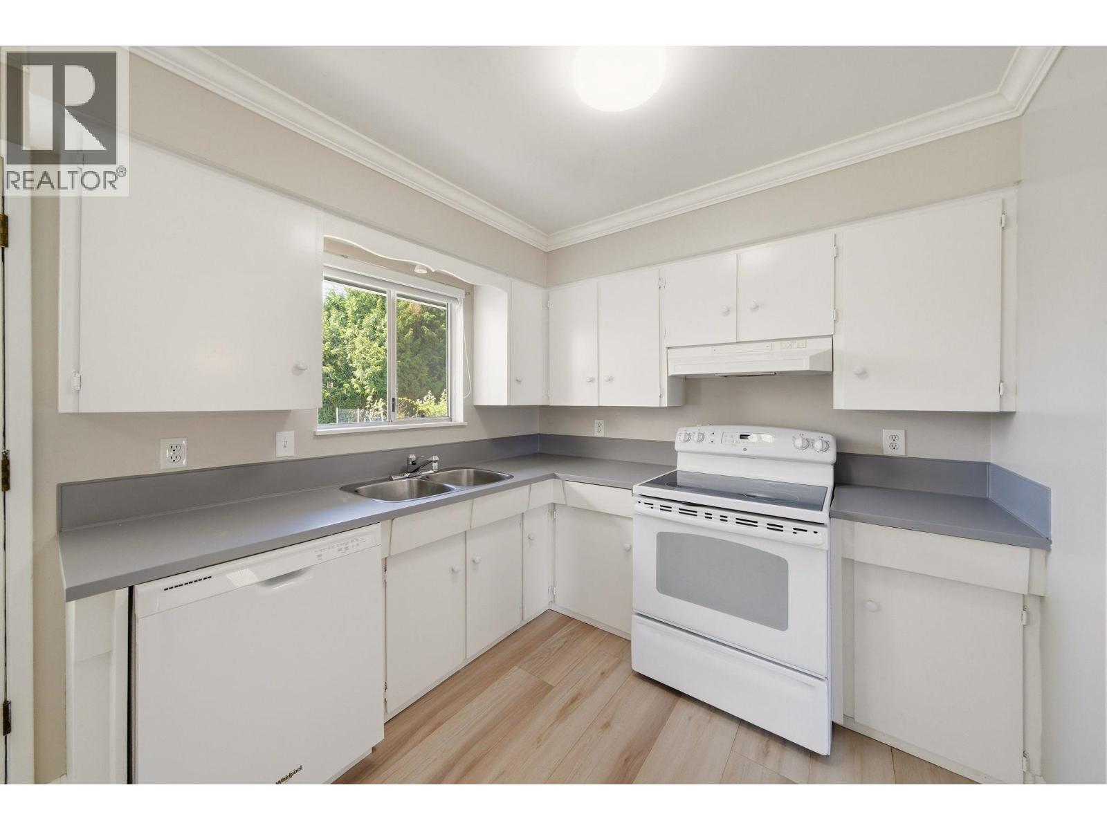 3561 York Street, Port Coquitlam, British Columbia  V3B 4A8 - Photo 10 - R3138102