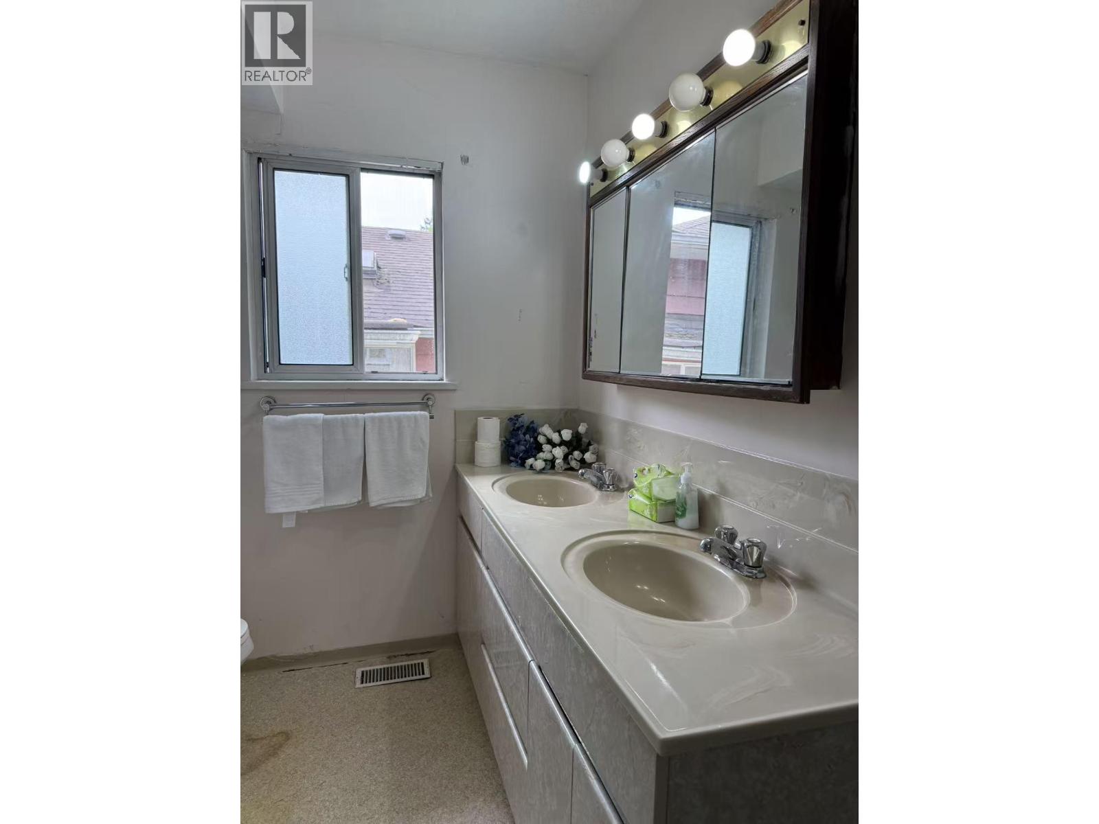 380 W 62nd Avenue, Vancouver, British Columbia  V5X 2E3 - Photo 3 - R3138111